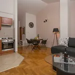 Centre Sea View Apartment Pula