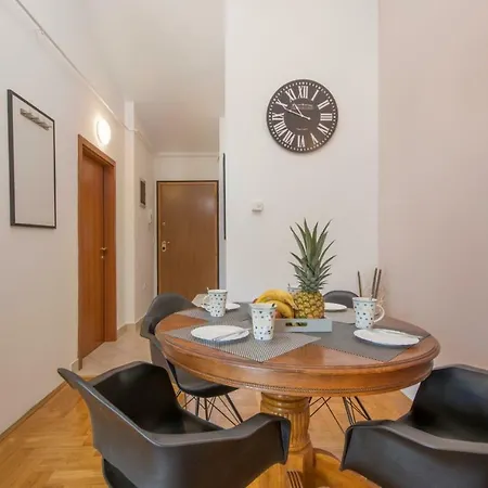 Centre Sea View Apartman *