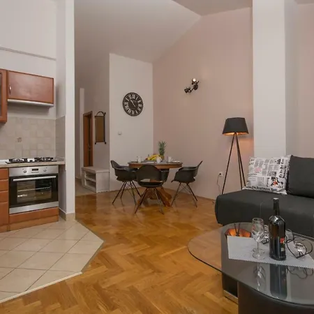 Centre Sea View Apartman Póla